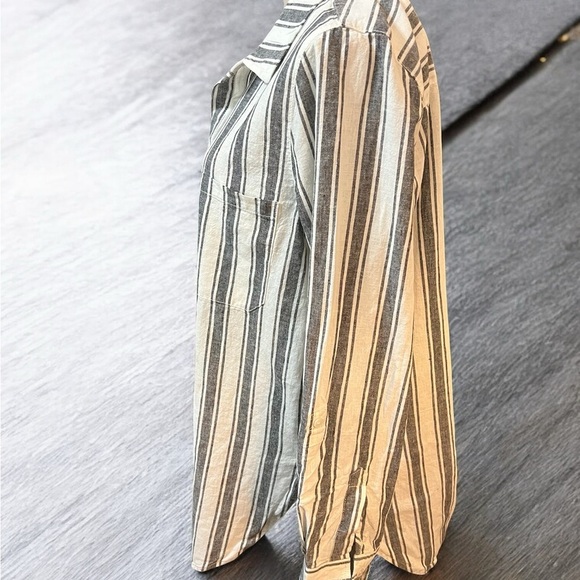 Sanctuary White and gray Linen Notched Collar Button Down Top - Picture 2 of 5